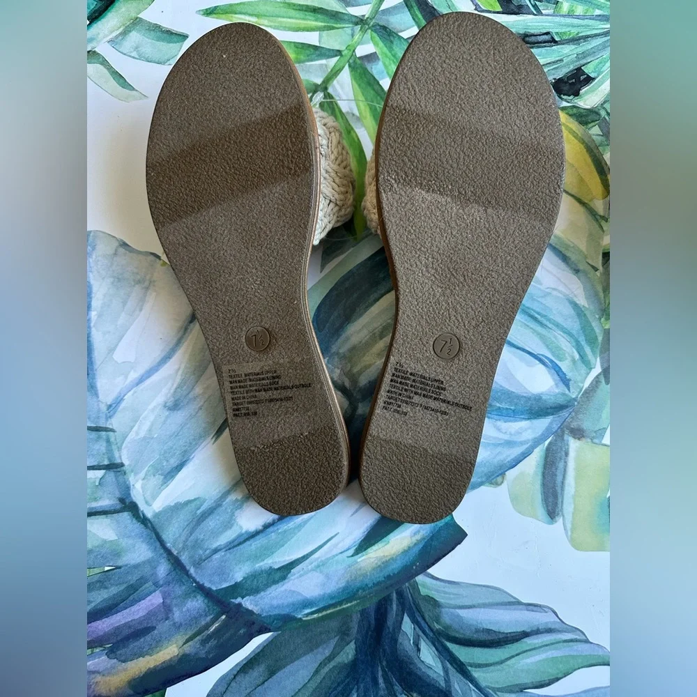 Universal Thread sandals - Ivory NWT - Picture 5 of 5